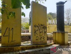 Sasaran aksi vandalisme adalah fasilitas umum dan taman di Palabuhanratu.