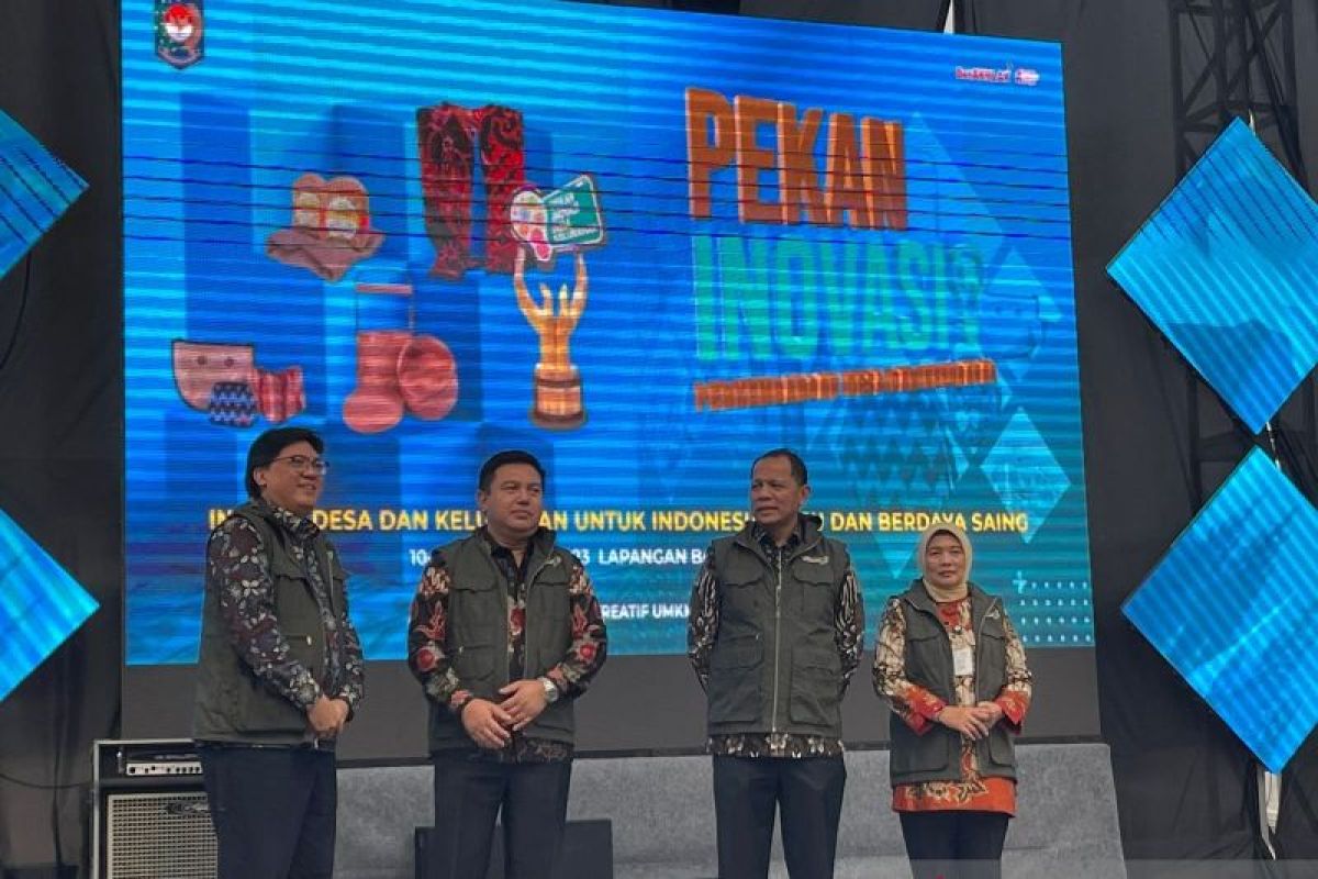 Kementerian Dalam Negeri Memberikan Penghargaan kepada Provinsi, Kabupaten, dan Kota yang Berhasil Membina Desa