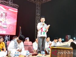 Mahfud MD memimpin doa bagi warga Palestina di Ponpes Minggir Sleman