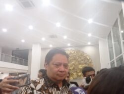 Banyak anggota keluarga Bobby Nasution adalah kader Golkar