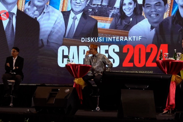 Forum di Makassar: Anies dan Ganjar Memaparkan Kondisi Demokrasi