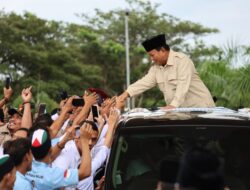 Prabowo Bersama Warga dan Relawan Ngopi di Kedai Kopi Aceh: Sensasi Luar Biasa!