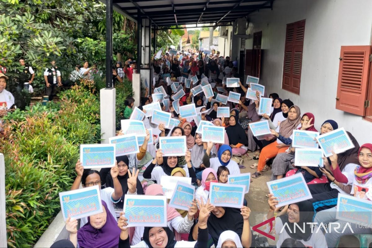 Relawan Ganjar-Mahfud Memperkenalkan KTP Sakti di CDGM Bekasi Melalui kegiatan Sosialisasi