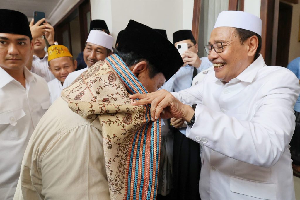 Pimpinan Ponpes Buntet Cirebon Memberikan Dukungan untuk Prabowo-Gibran dalam Pemilihan Presiden 2024