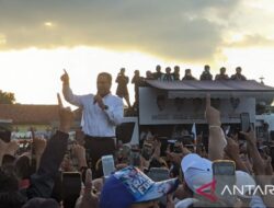 Anies bertemu dengan santri dan pejuang lingkungan hidup di Serang