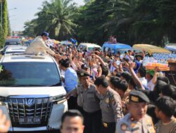 Ribuan Masyarakat Kepulauan Riau Berduyun-duyun Menyambut Kedatangan Prabowo Subianto