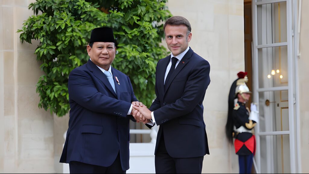 Prabowo Subianto Welcomed by Macron at the Élysée Palace with Honor Guard