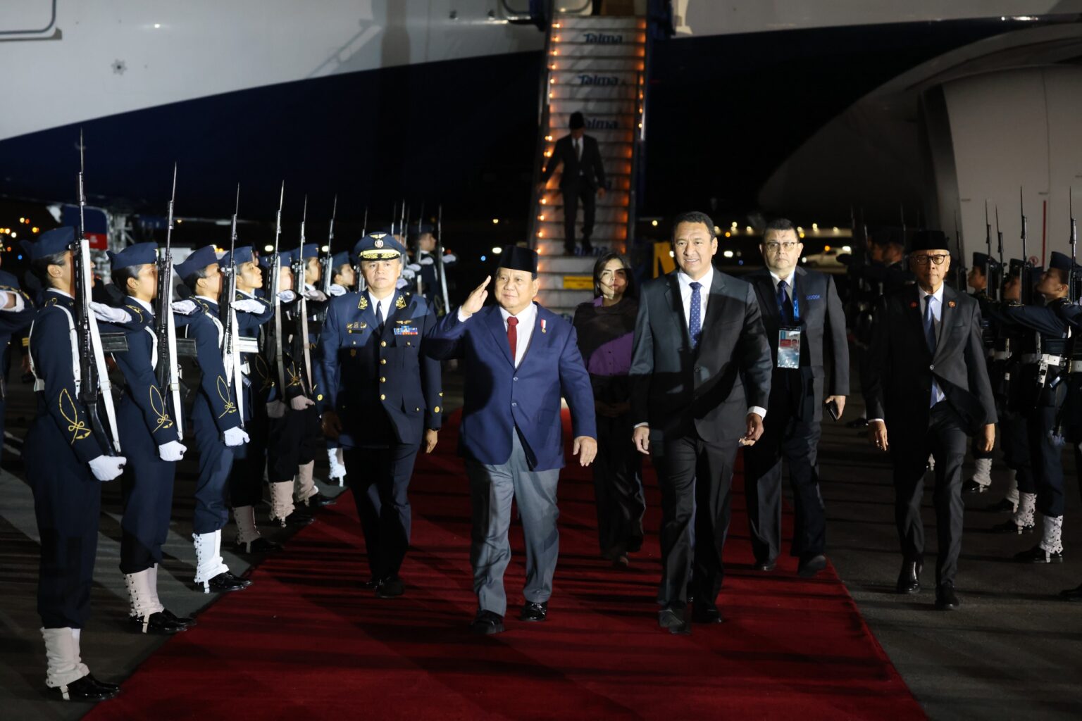 Prabowo Subianto Receives Warm Honor Guard Welcome upon Arrival in Peru – prabowosubianto.com